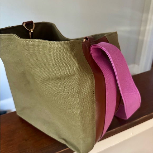 Bagging Rights Bucket Bag NWOT Olive and Fuchsia - Picture 2 of 7